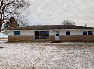1 Sunrise Ln N, Bethany, IL 61914