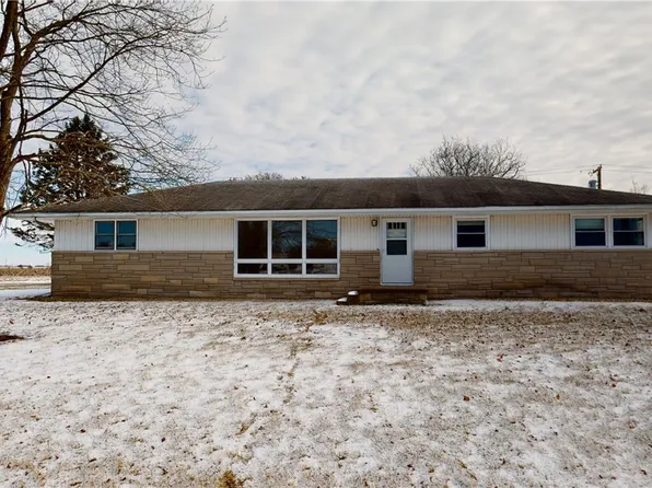 1 Sunrise Ln N, Bethany, IL 61914