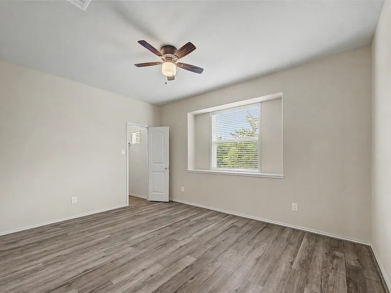 18319 Amalfi Coast Dr — Photo 28