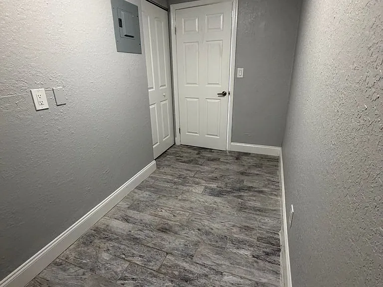 Strawberry Place Apartments — Photo 22
