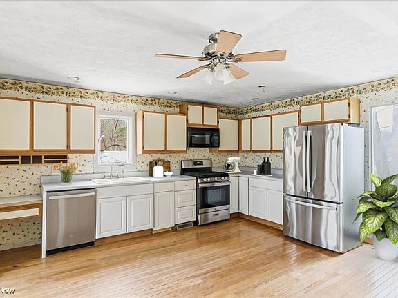 2nd image of 318 Valley Mills Dr