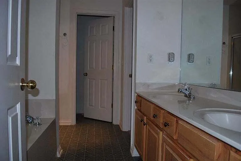 581 Forest Hill Dr — Photo 8
