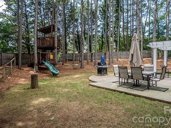 2nd image of 7602 Wynstone Ridge Cir