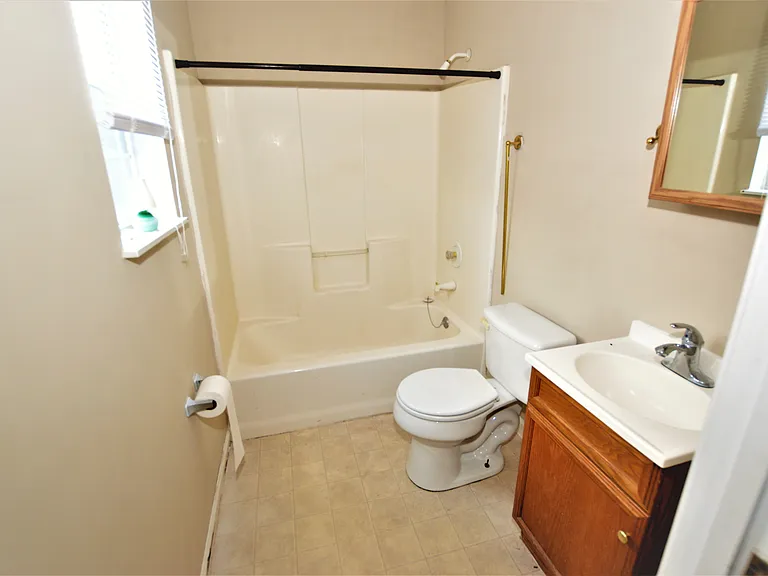 465 Valley St — Photo 2