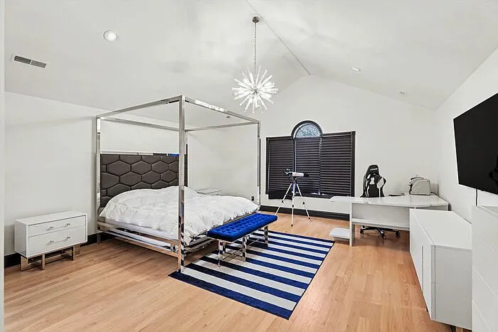 6986 Montgomery Dr — Photo 14