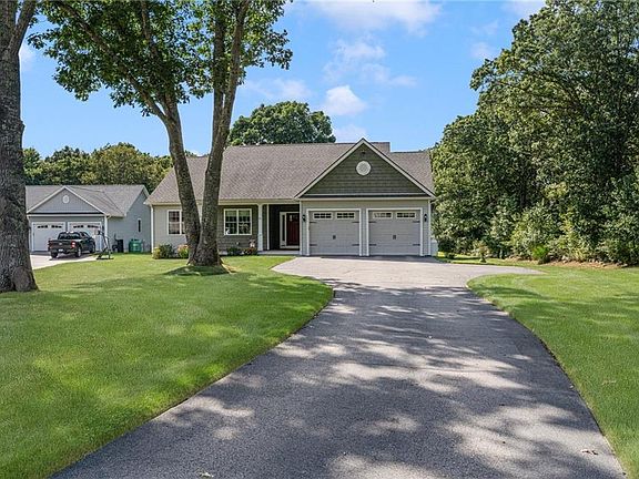 3rd image of 35 Woodmist Cir