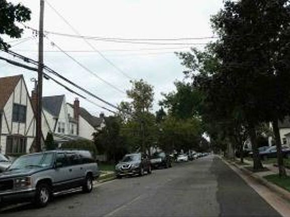 Exterior Neighborhood (street photo)