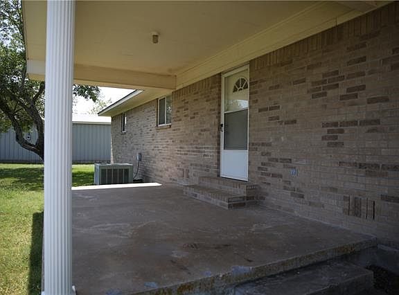 3rd image of 20820 N Interstate Highway 35 Hwy #35
