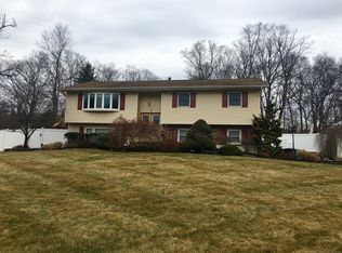 2 Cranford Rd, Bardonia, NY 10954