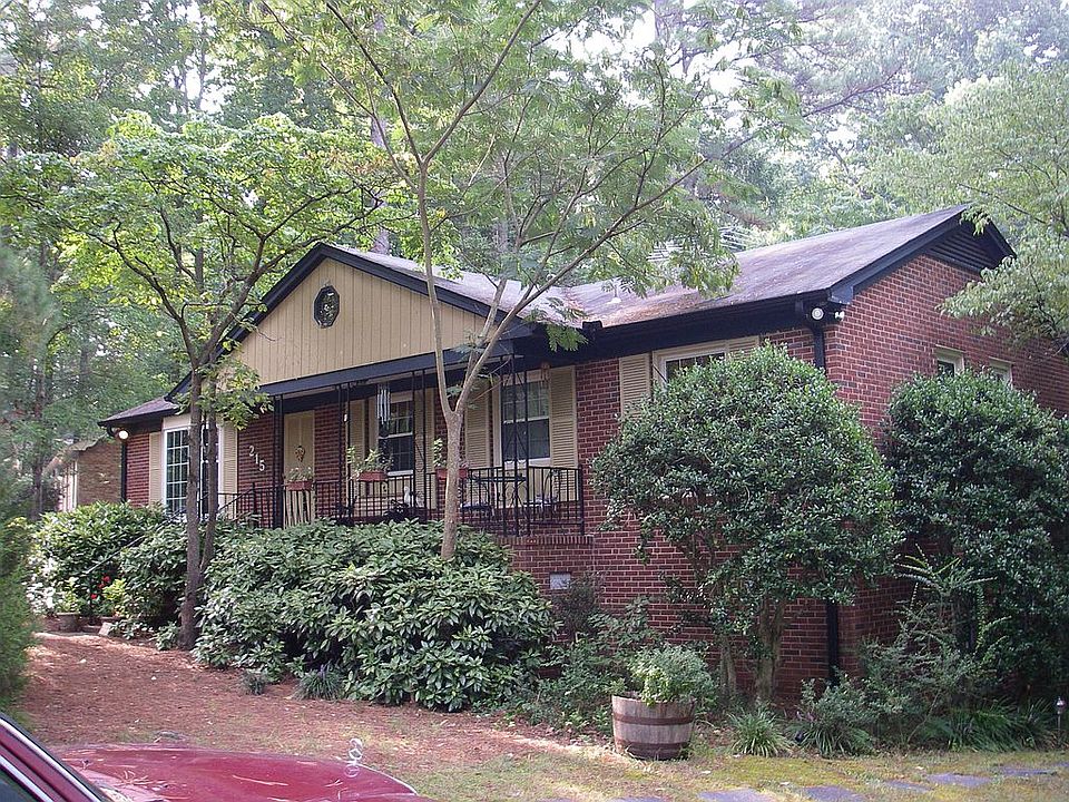 1st image of 215 Bennington Dr