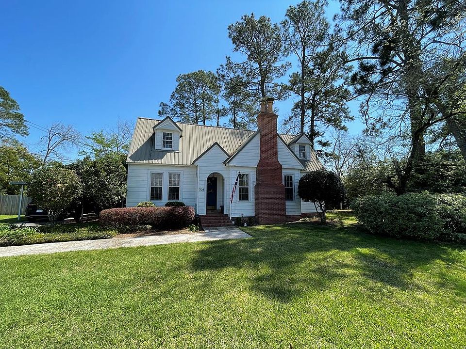 1st image of 704 S Dogwood Dr