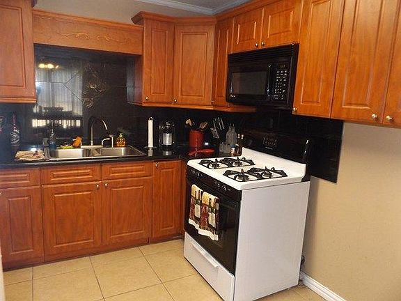2nd image of 411 Hoskins Ave