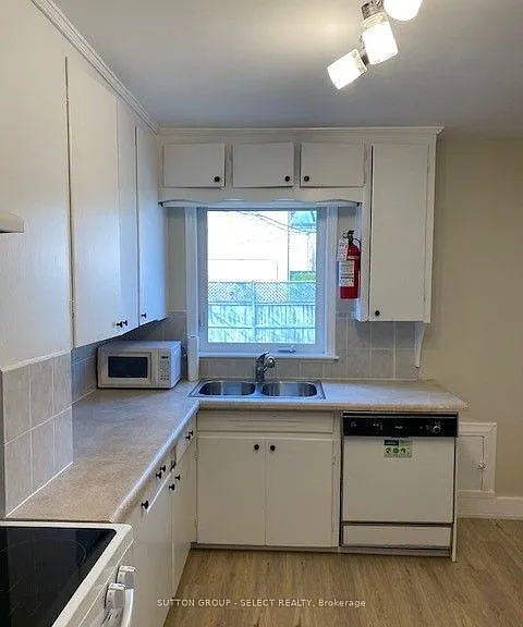 372 Cedar Ave — Photo 2