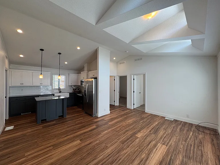 1415 Sherman St — Photo 2