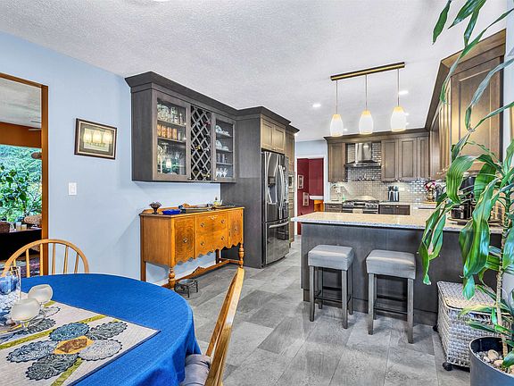 5th image of 12146 Rothsay St