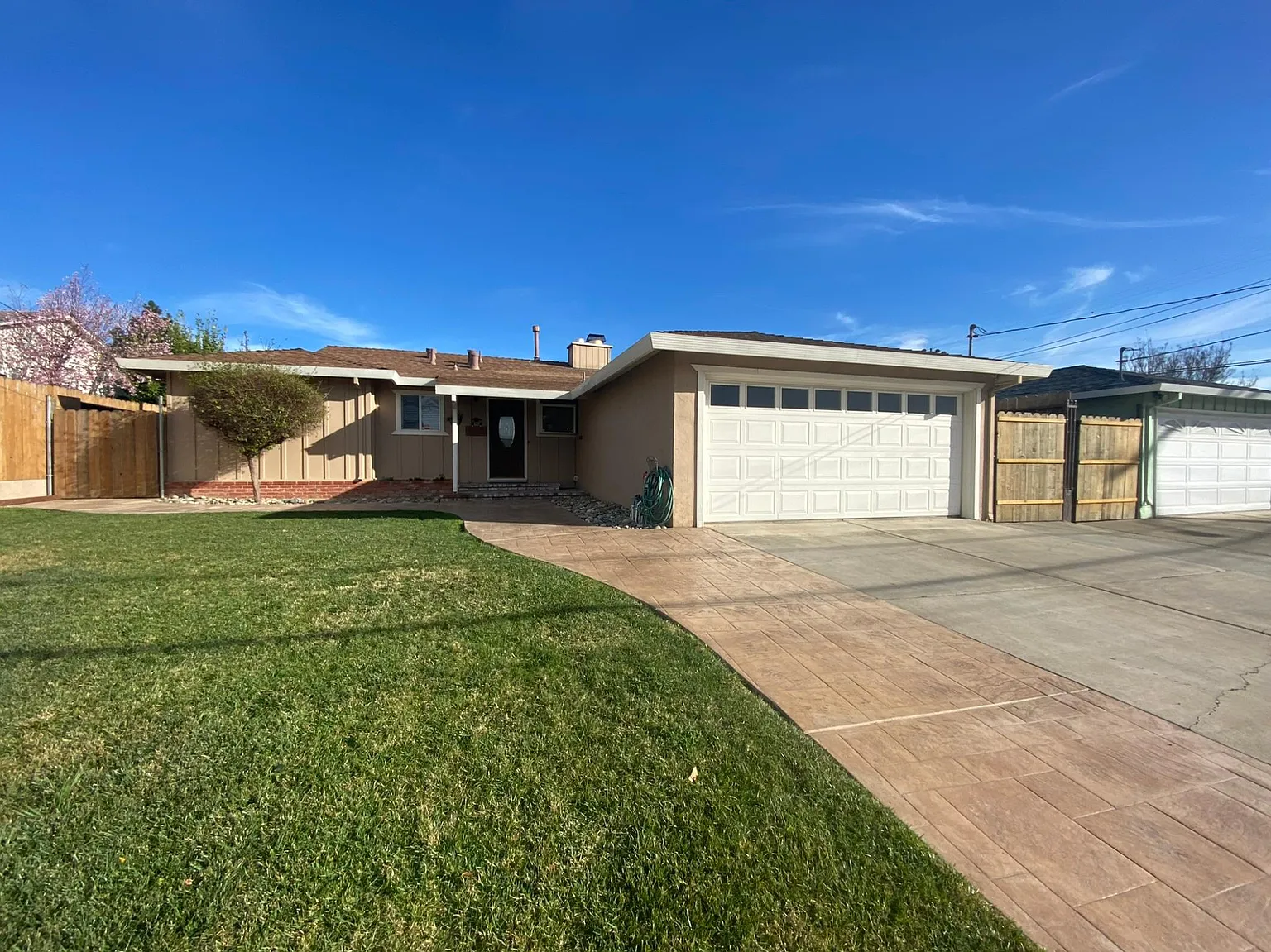 5372 McDonald Ave photo 1