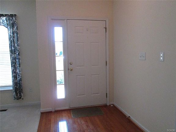 3rd image of 104 Selbourne Ct