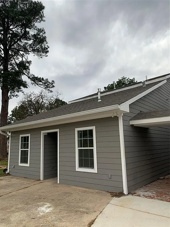 3 bed, 2.0 bath, 1300 sqft, $1,895 — Photo 1
