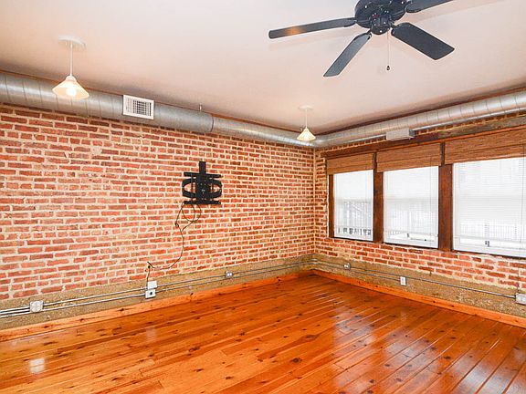5th image of 2220 W Homer St Unit G