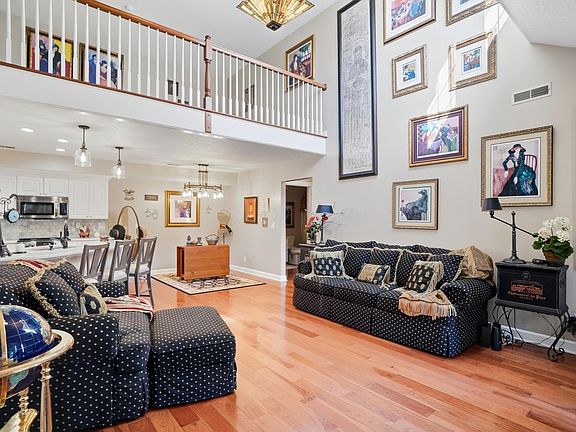 5th image of 82 Stonington Cir