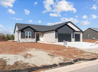 N2135 Jennifer Dr, Greenville, WI 54942