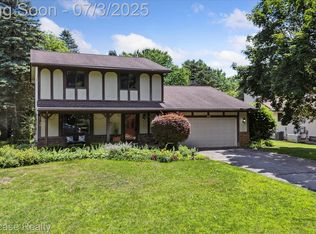 5224 Kristi Ln, Commerce Township, MI 48382