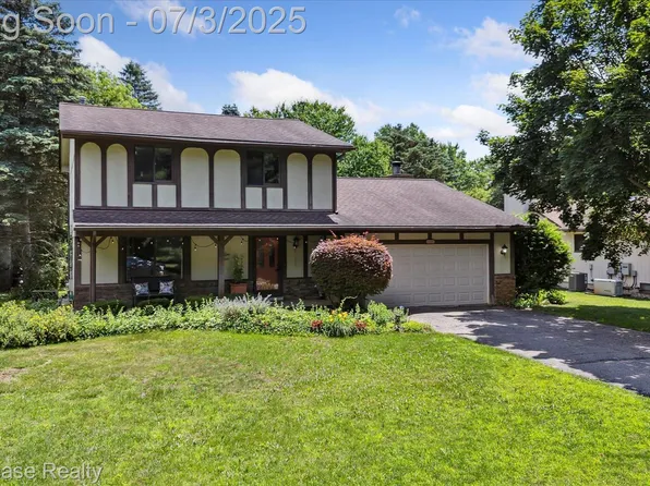 5224 Kristi Ln, Commerce Township, MI 48382