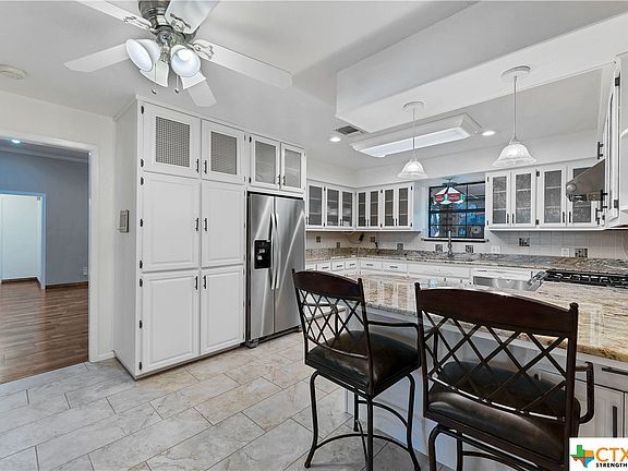 4th image of 975 River Cliff Dr