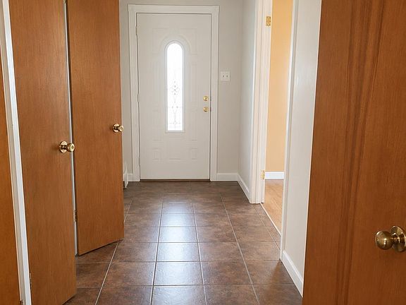 4th image of 5906 Gwen Ln