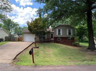 545 Park Dr, Saint Clair, MO 63077