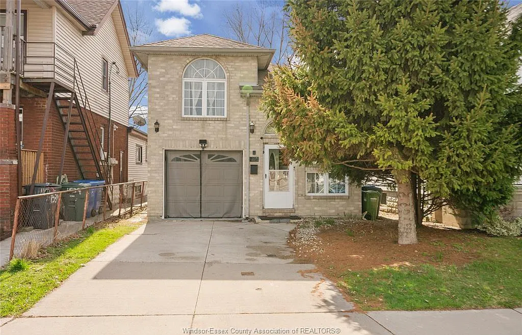 4 bed, $2,195 — Photo 1