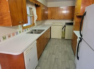 421 Prentis Ave, Vermillion, SD 57069
