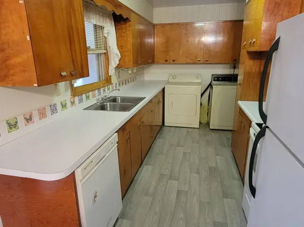 421 Prentis Ave, Vermillion, SD 57069