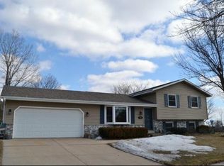 1443 Buttercup Ct, West Bend, WI 53090