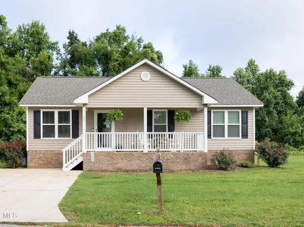 207 Dixie Circle, Clinton, NC 28328