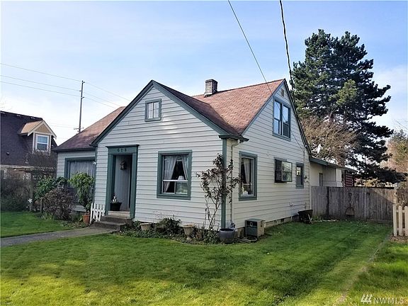 3rd image of 618 15th St SE