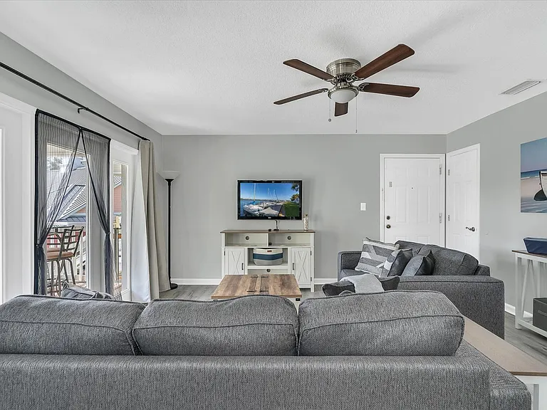 102 Pompano Dr SE #C — Photo 6