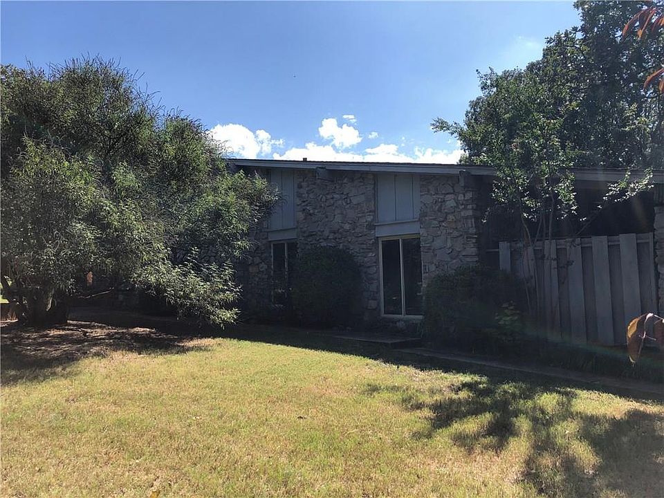 2nd image of 1820 Robin Rd
