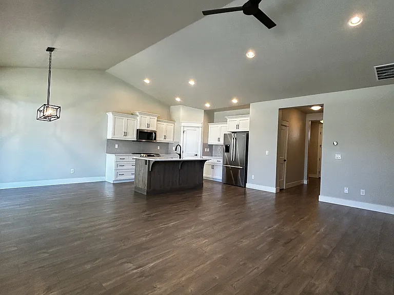 3440 E Girdner Dr — Photo 6