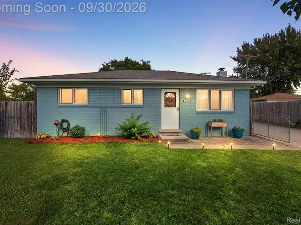 35038 Simon Dr, Clinton Township, MI 48035