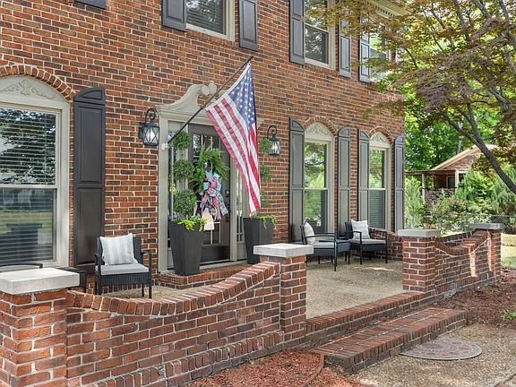 4th image of 309 Westbury Ln