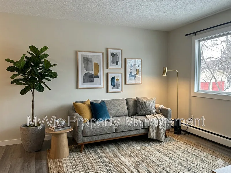 Poplar Pointe — Photo 2