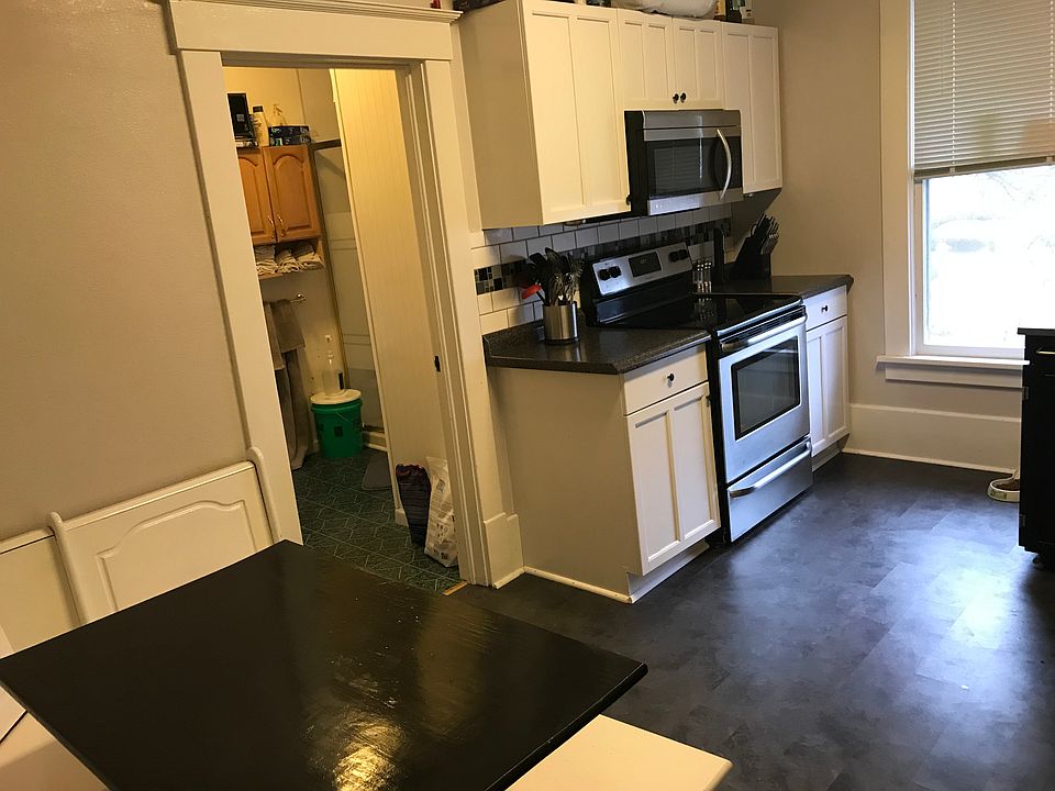Eat in kitchen