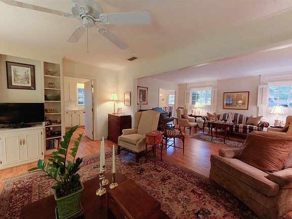 3rd image of 3475 Dunwoody Dr