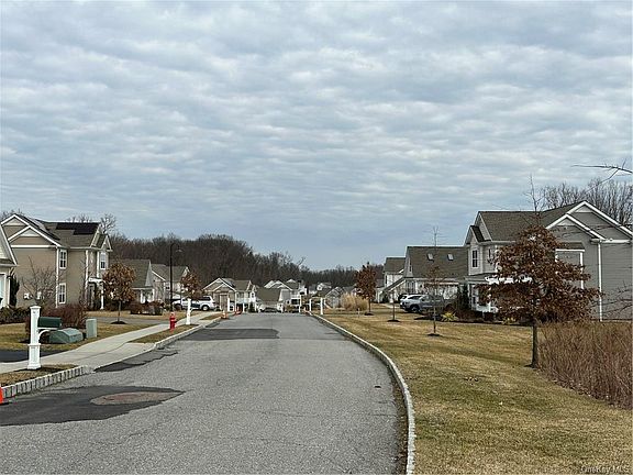 5th image of 6 Knoll Crest Ct