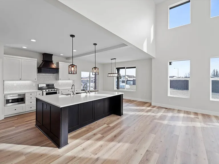 8406 Silver Mound Dr — Photo 3