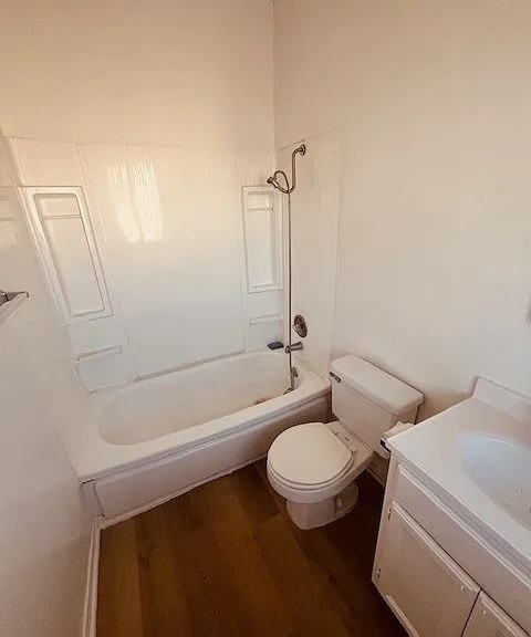 123 W 12th St (Beacon Harbor View, LLC) — Photo 23