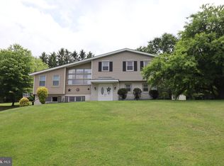 49 Valley View Dr, Hanover, PA 17331