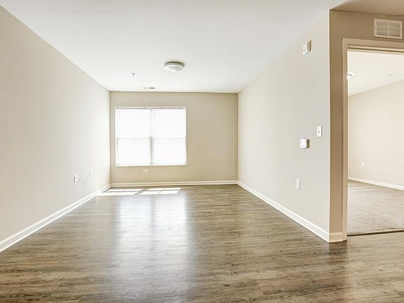 4th image of 311 E Cawson St #401