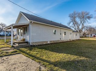 321 State St, Center Point, IA 52213